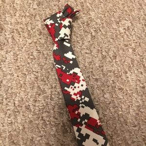 Stylish Red and Gray Camouflage Tie